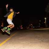 I ragazzi sono specializzati nel pattinaggio "inline": prevede l�uso di rollerblade con le rotelle disposte su un�unica fila, proprio per agevolare il �freestyle�, le improvvisazioni
